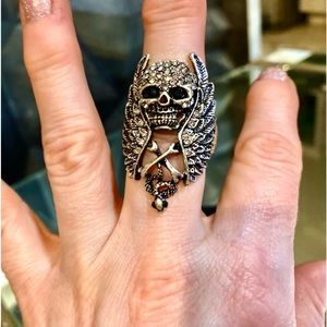 New In Box Silver Gothic Skull Ring